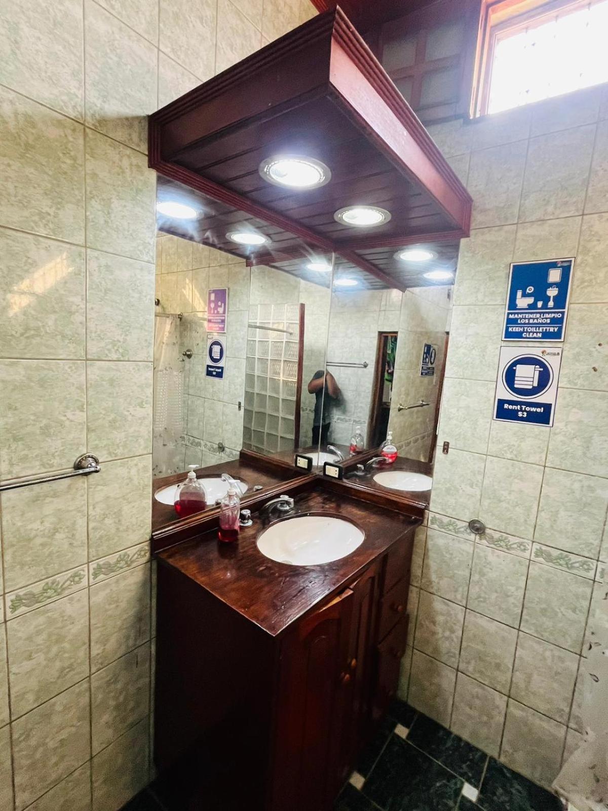 A&T Amazon Backpacker'S Bed & Breakfast Iquitos Ngoại thất bức ảnh